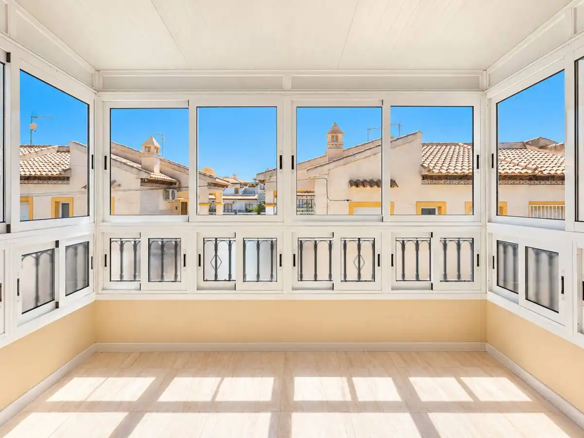 Bungalow with pool for sale in Av. de California, imagen 8