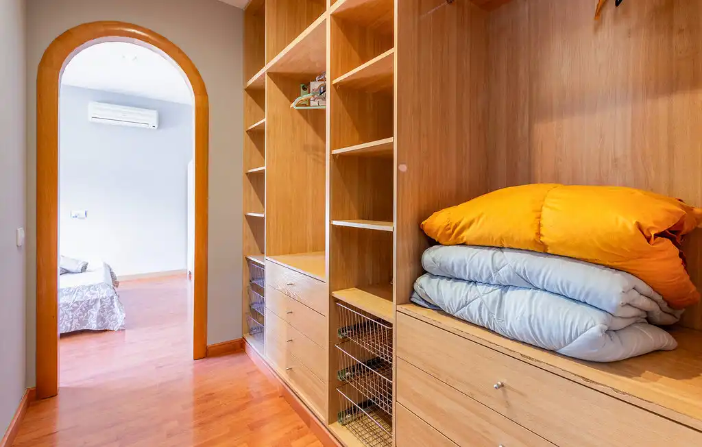 Chalet con terraza en venta en Calle Urba Coto Riñales 119, imagen 16