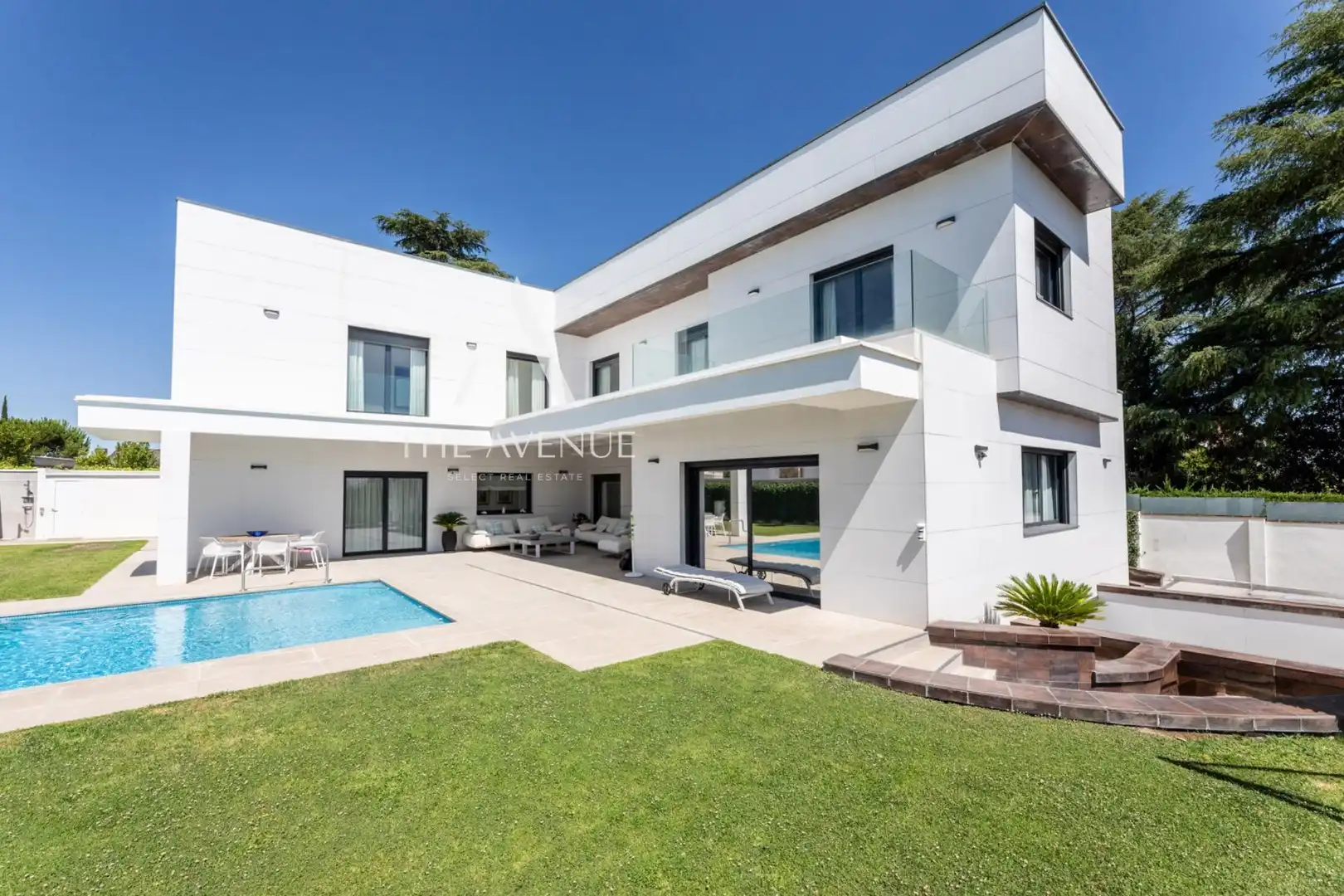 Vista exterior de Casa o xalet en venda en Las Rozas de Madrid amb Aire condicionat, Calefacció i Jardí privat