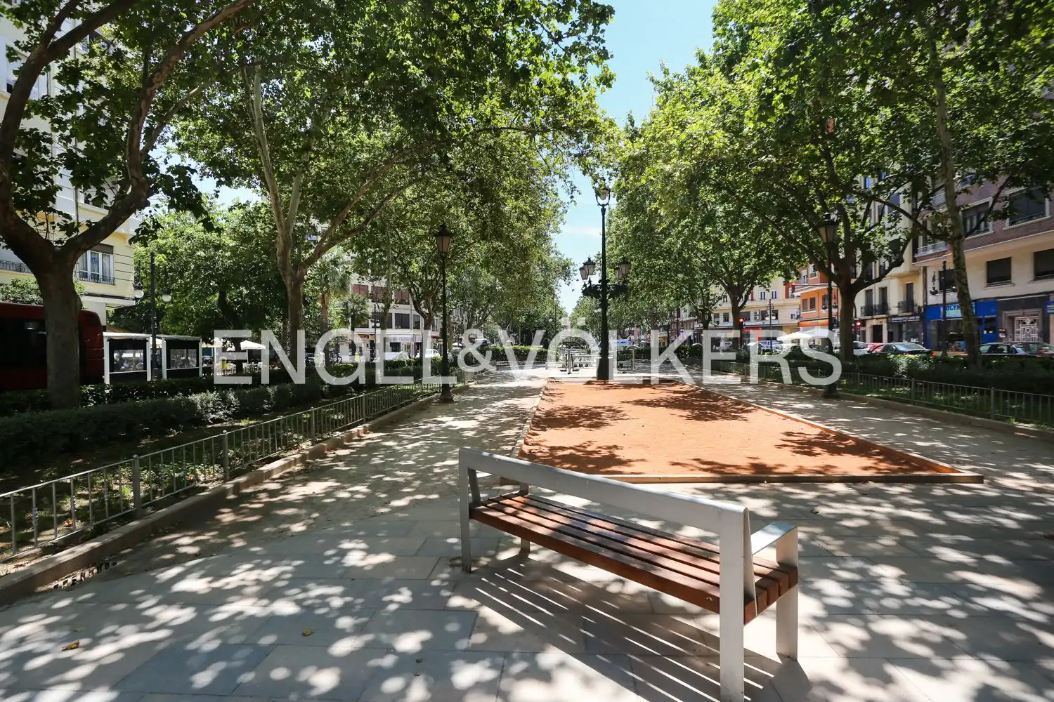 Vista exterior de Pis en venda en Valencia amb Aire condicionat, Calefacció i Jardí privat