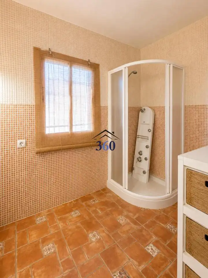 Baño de Finca rústica en venta en Cáceres