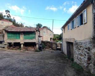 Vista exterior de Casa o xalet en venda en A Cañiza   amb Calefacció, Jardí privat i Terrassa