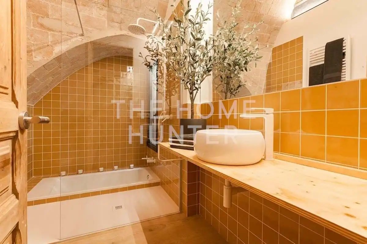 Badezimmer von Wohnung zum Verkauf in Barcelona mit Heizung, Privatgarten und Terrasse