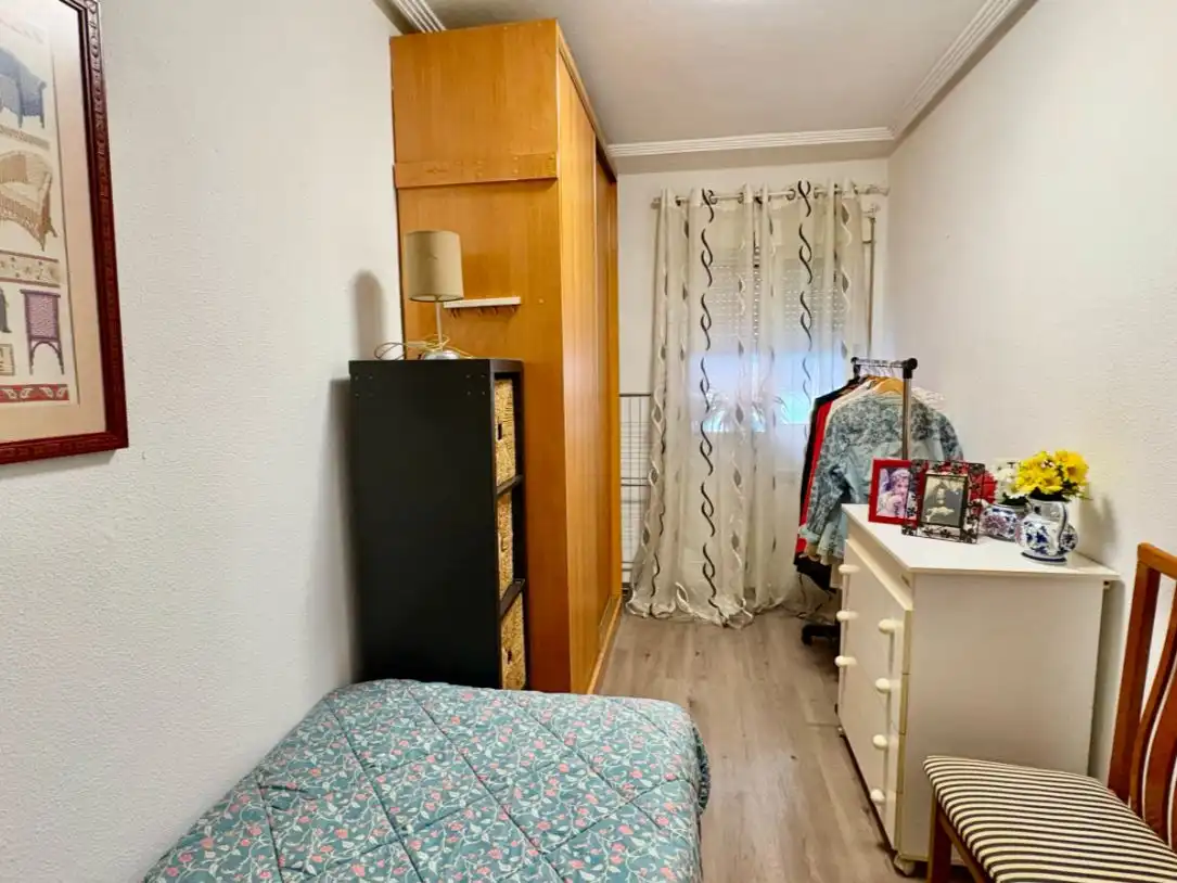 Dormitori de Pis en venda en Torrevieja amb Aire condicionat i Balcó