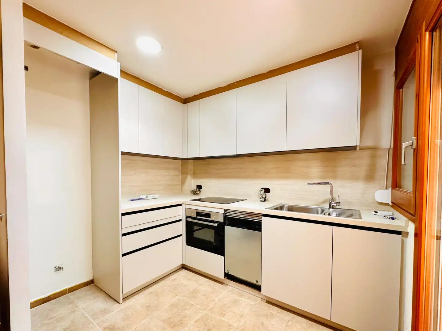 Küche von Wohnung zum Verkauf in Palamós mit Klimaanlage, Heizung und Terrasse