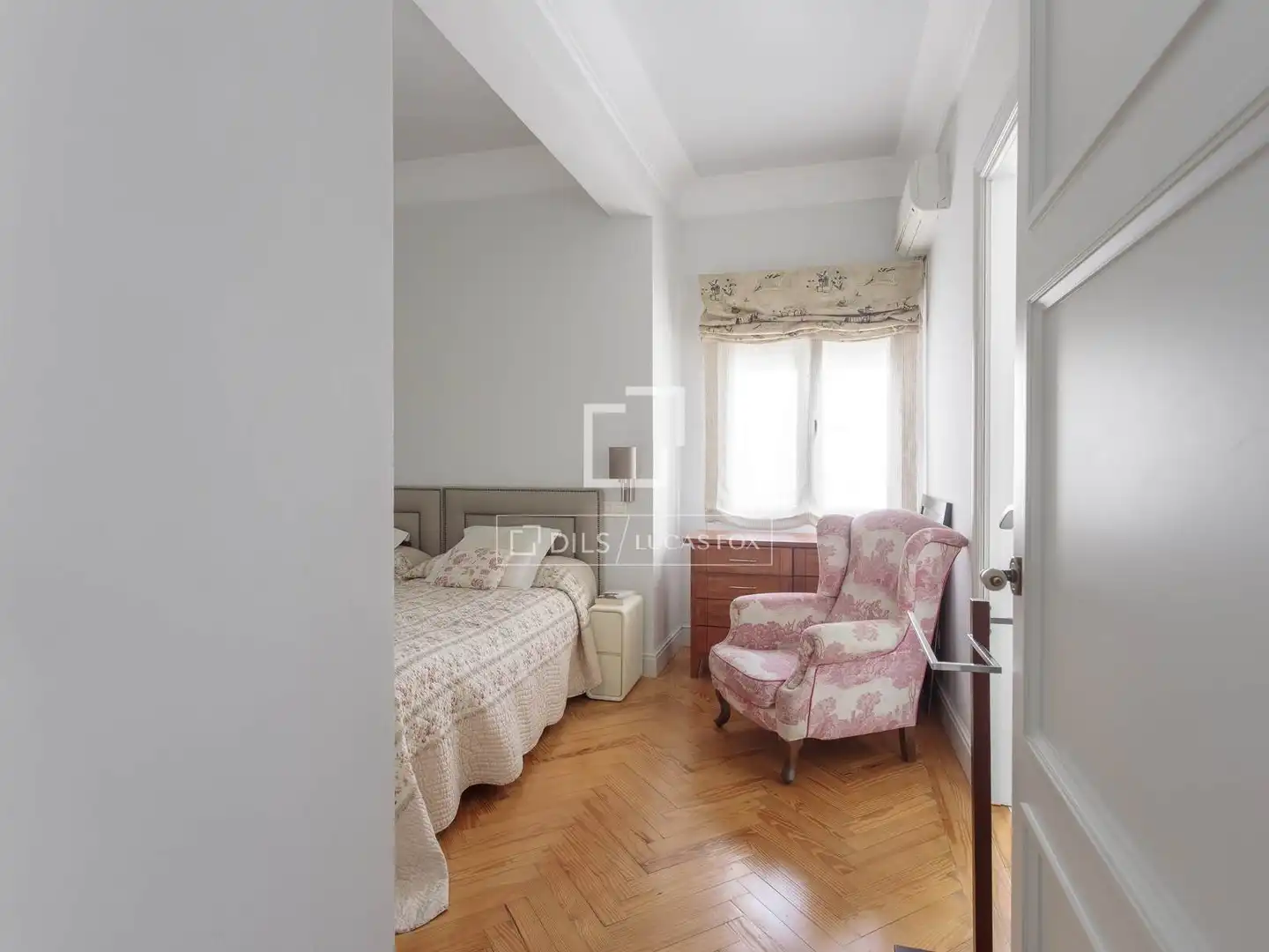 Bedroom of Attic for rent in Madrid  with Air Conditioner, Heating and Parquet flooring