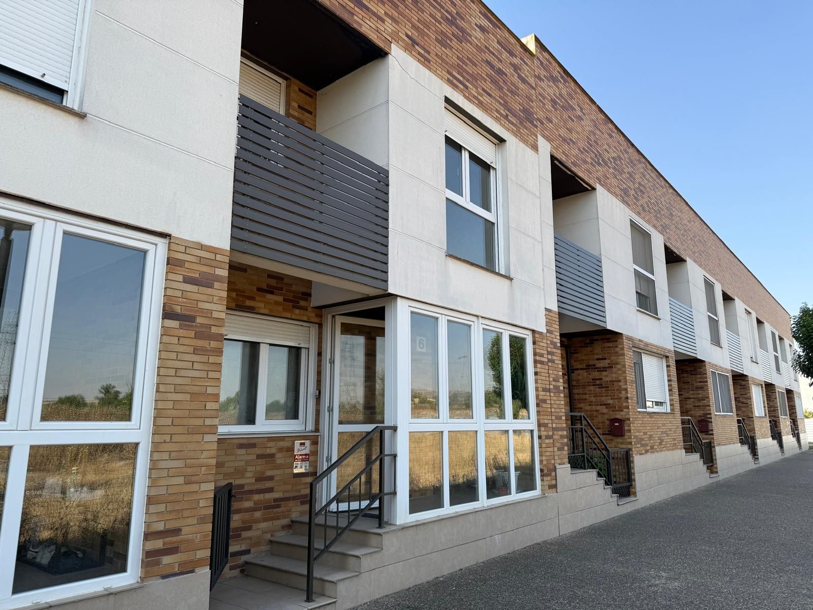 Vista exterior de Dúplex en venta en Arroyo de la Encomienda con Calefacción y Trastero