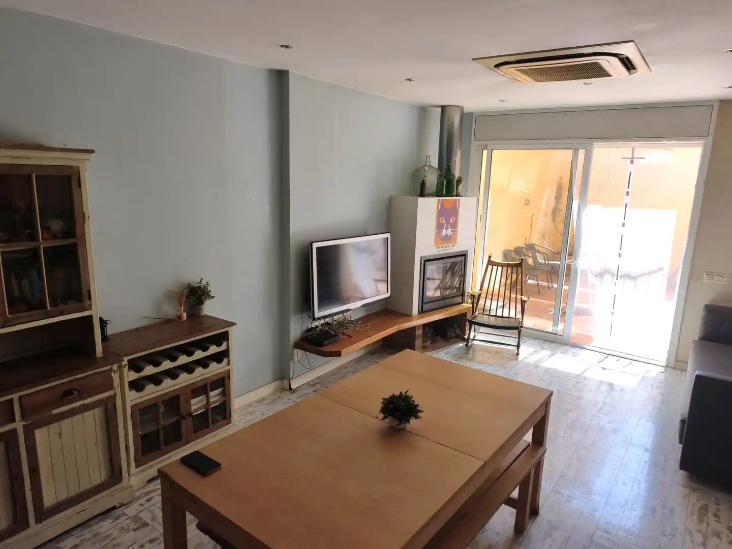 Sala d'estar de Casa o xalet en venda en Vilanova i la Geltrú amb Aire condicionat, Terrassa i Balcó