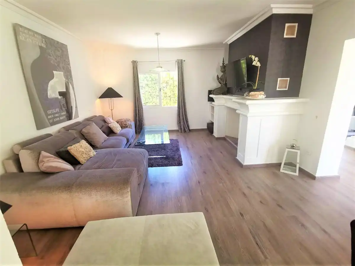 Sala d'estar de Casa o xalet de lloguer en Marbella amb Aire condicionat, Jardí privat i Terrassa