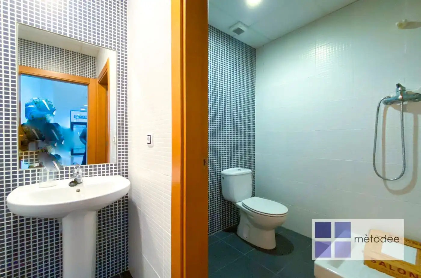 Office space with lift to rent in Carrer de la Bobinadora, imagen 10