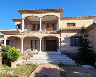 Vista exterior de Casa o xalet en venda en  Toledo Capital amb Aire condicionat, Calefacció i Jardí privat