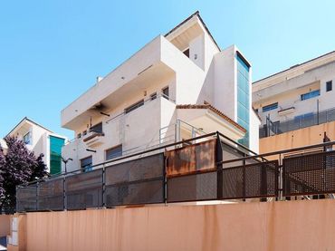 Casa a schiera con piscina in vendita a Calle ASONE