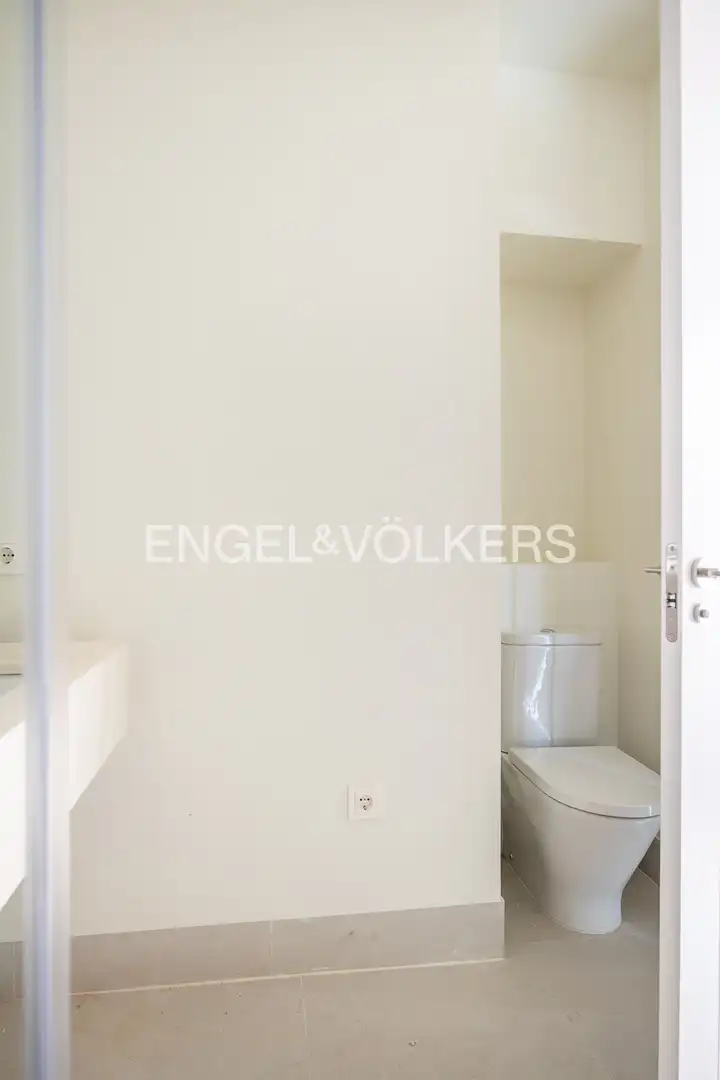 Flat for sale in Sevilla  with Air Conditioner and Heating