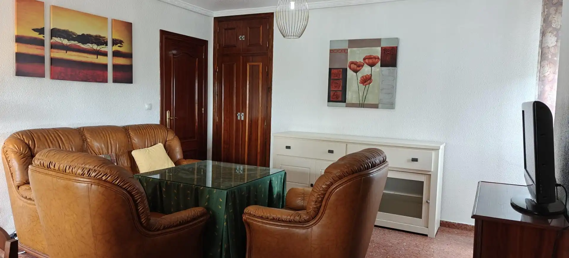 Living room of Flat for rent in  Granada Capital  with Air Conditioner, Furnished and Balcony