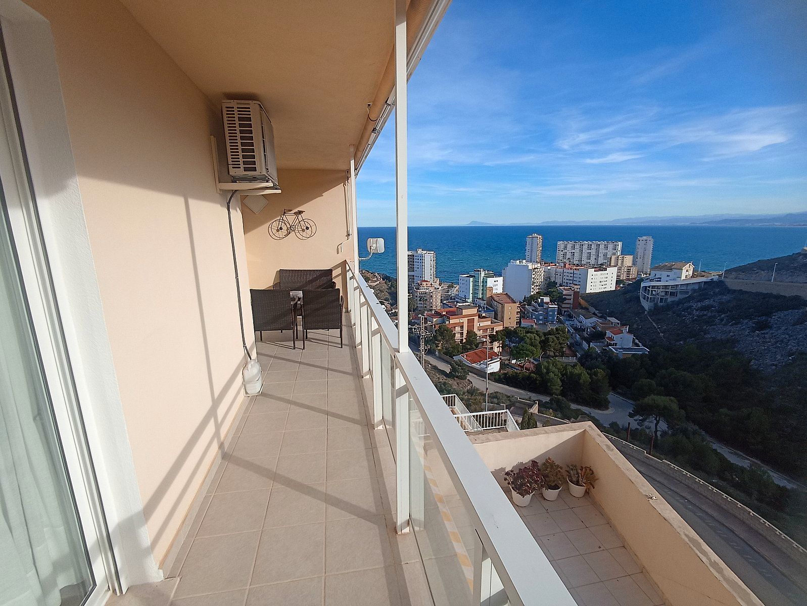 Terrasse von Wohnungen zum Verkauf in Cullera mit Klimaanlage, Terrasse und Möbliert