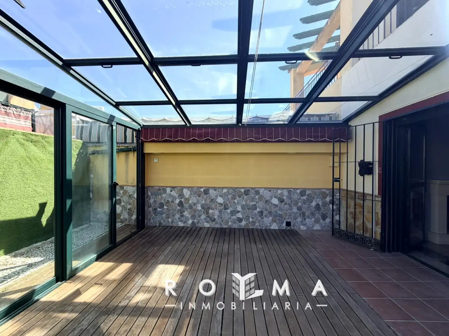 Terraza de Casa adosada de alquiler en Bormujos con Aire acondicionado, Calefacción y Jardín privado