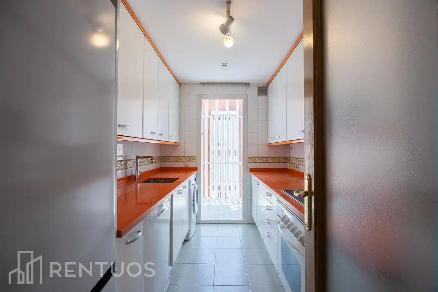 Kitchen of Flat for rent in Madrid  with Air Conditioner, Heating and Parquet flooring