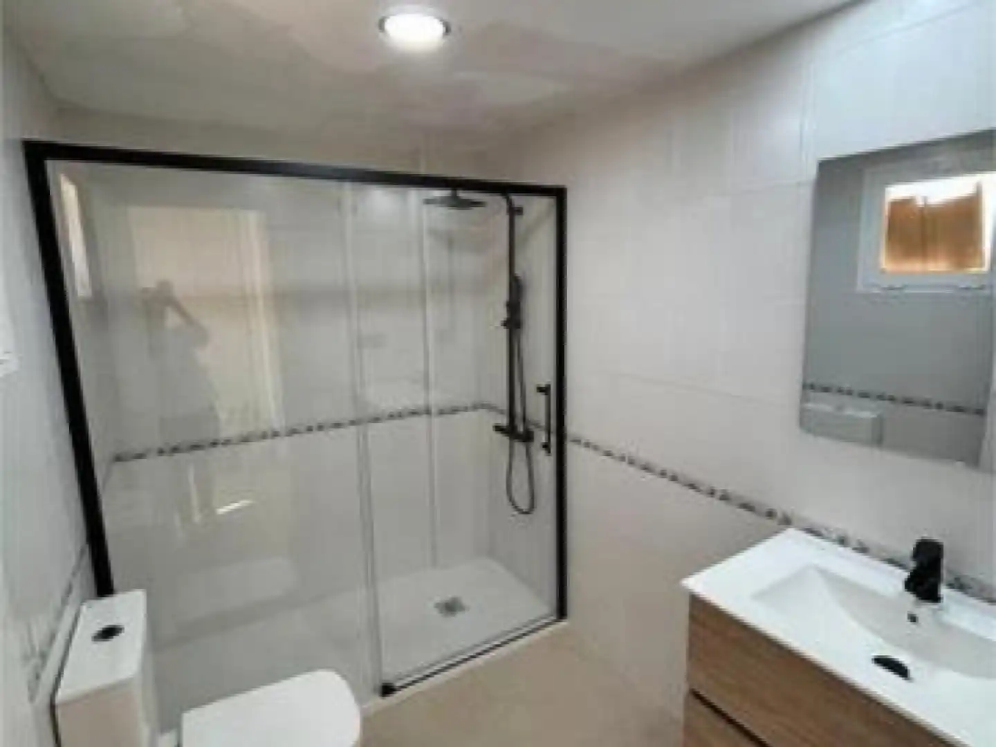 Baño de Casa o chalet de alquiler en Bormujos con Aire acondicionado, Calefacción y Jardín privado