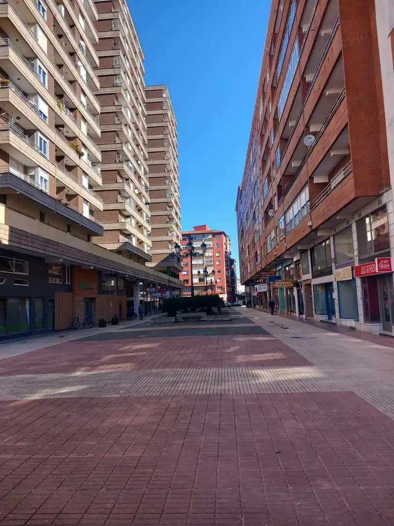 Vista exterior de Piso en venta en Torrelavega  con Calefacción y Balcón