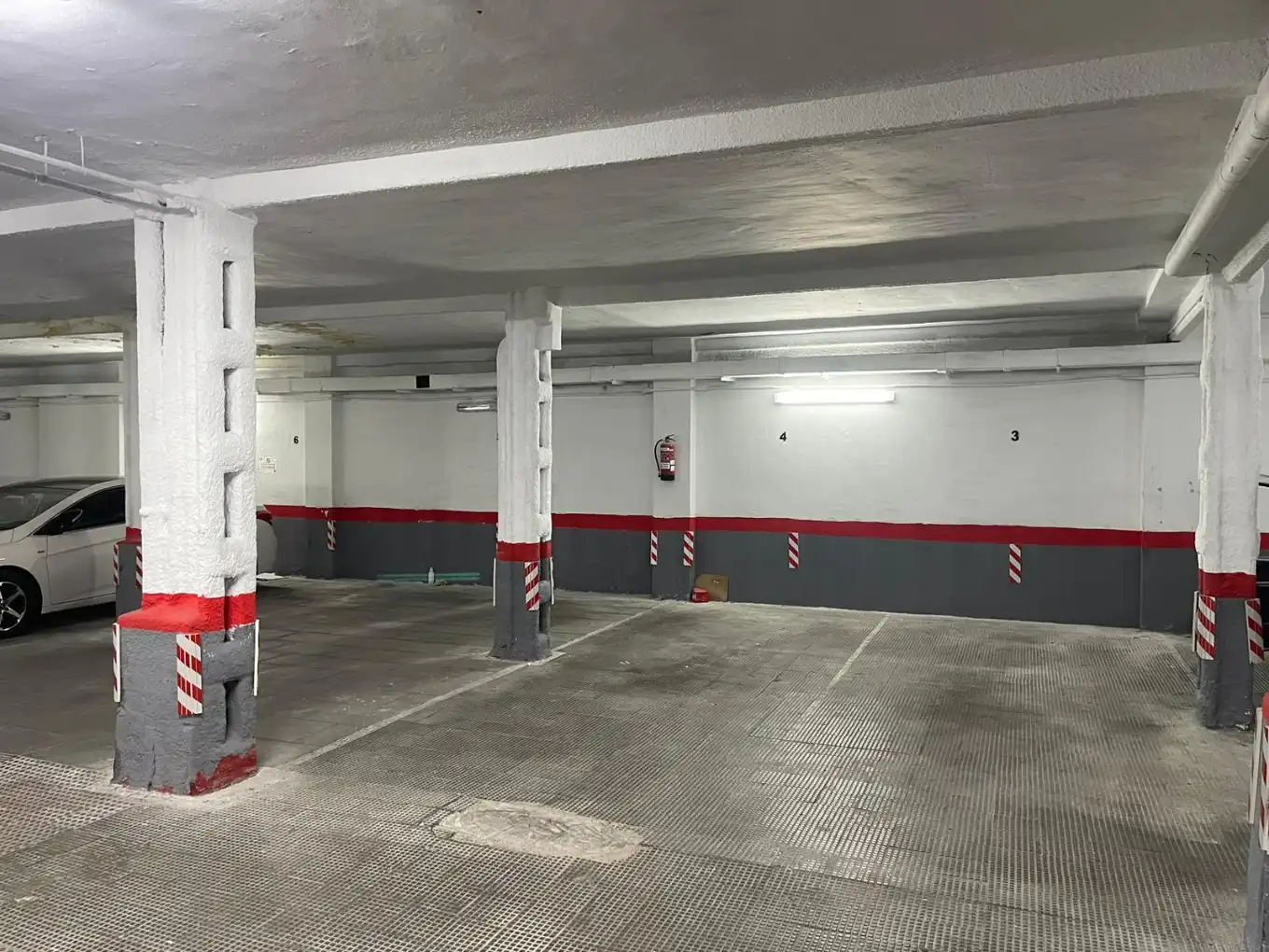 Parkplatz von Garage zur Miete in Madrid mit Alarm