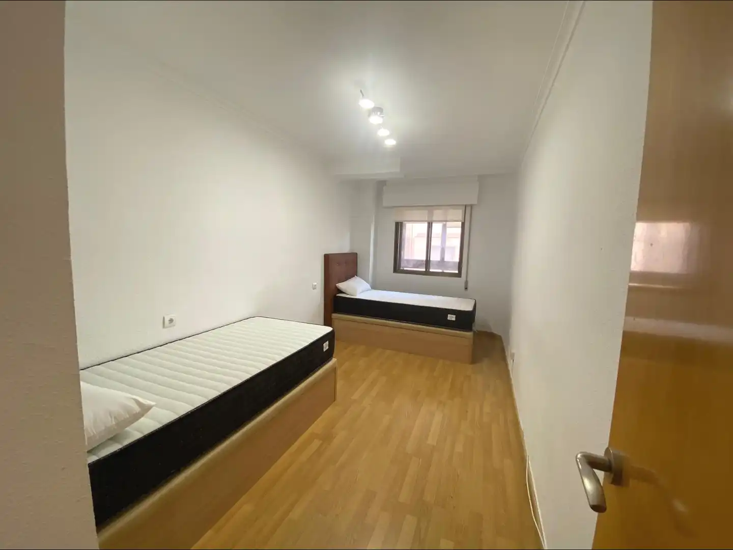 Habitación de Piso de alquiler en Alicante / Alacant con Aire acondicionado, Amueblado y Balcón