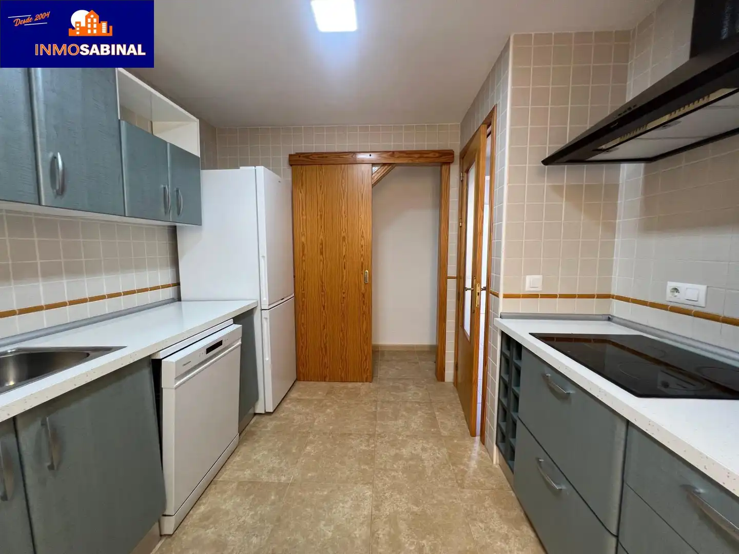 Cocina de Casa adosada de alquiler en Roquetas de Mar con Aire acondicionado, Terraza y Piscina comunitaria