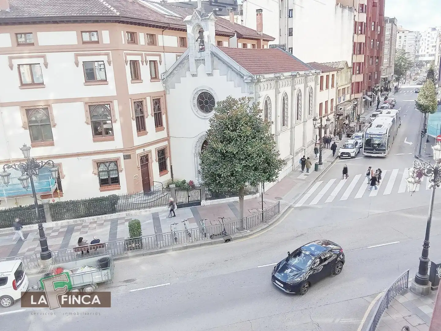Vista exterior de Oficina de lloguer en Oviedo  amb Calefacció i Terrassa
