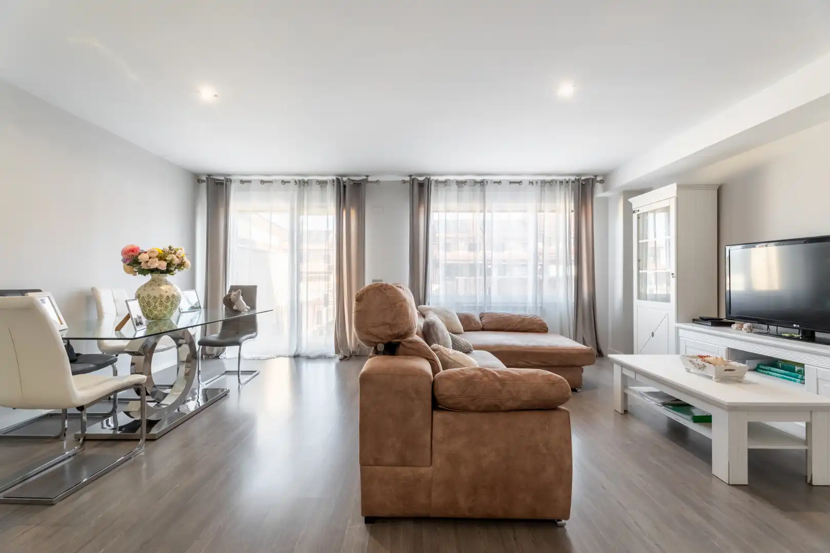 Sala de estar de Casa adosada en venta en Navalcarnero con Calefacción, Jardín privado y Piscina