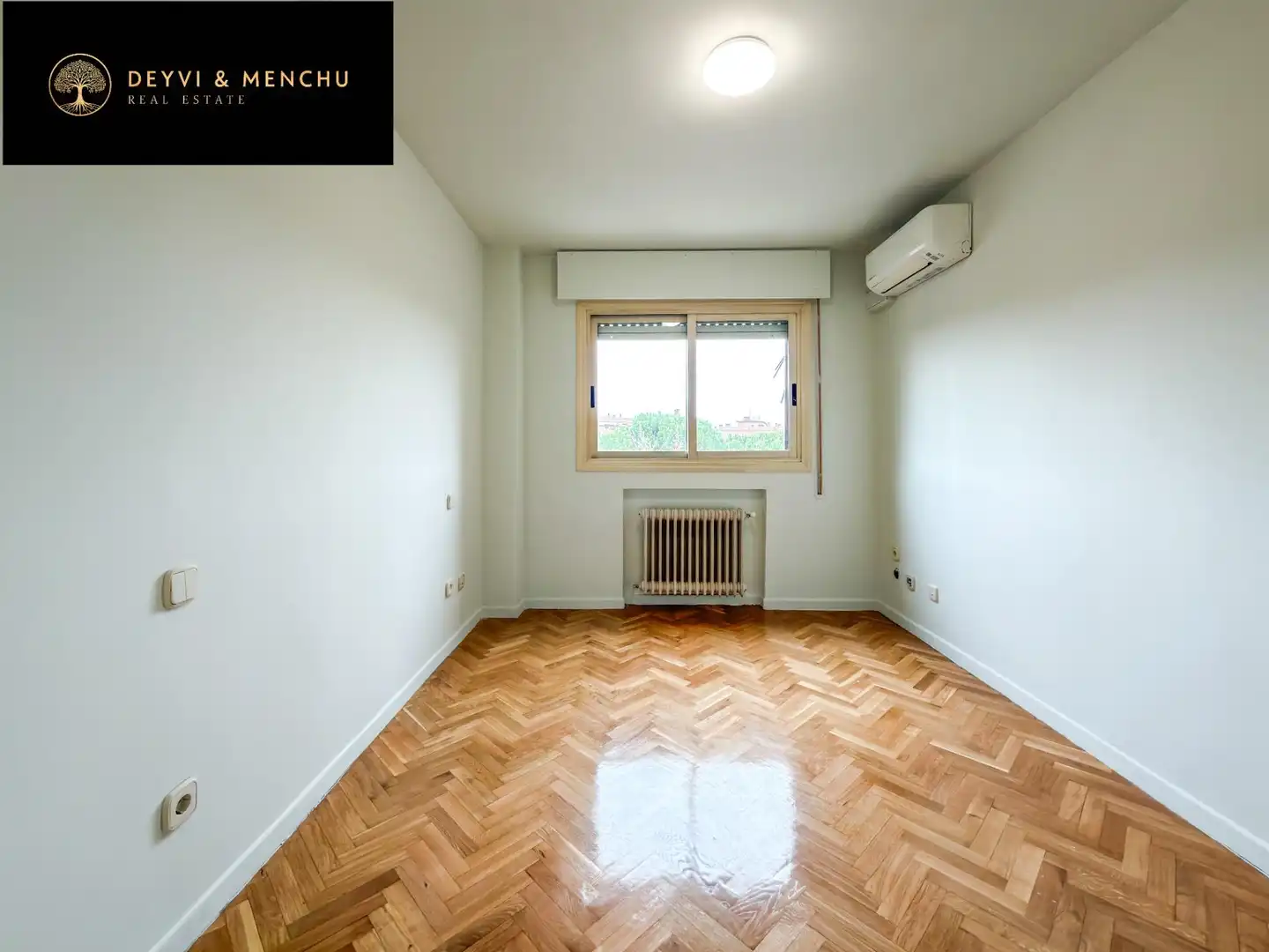 Habitación de Ático de alquiler en Pozuelo de Alarcón con Aire acondicionado, Jardín privado y Parquet