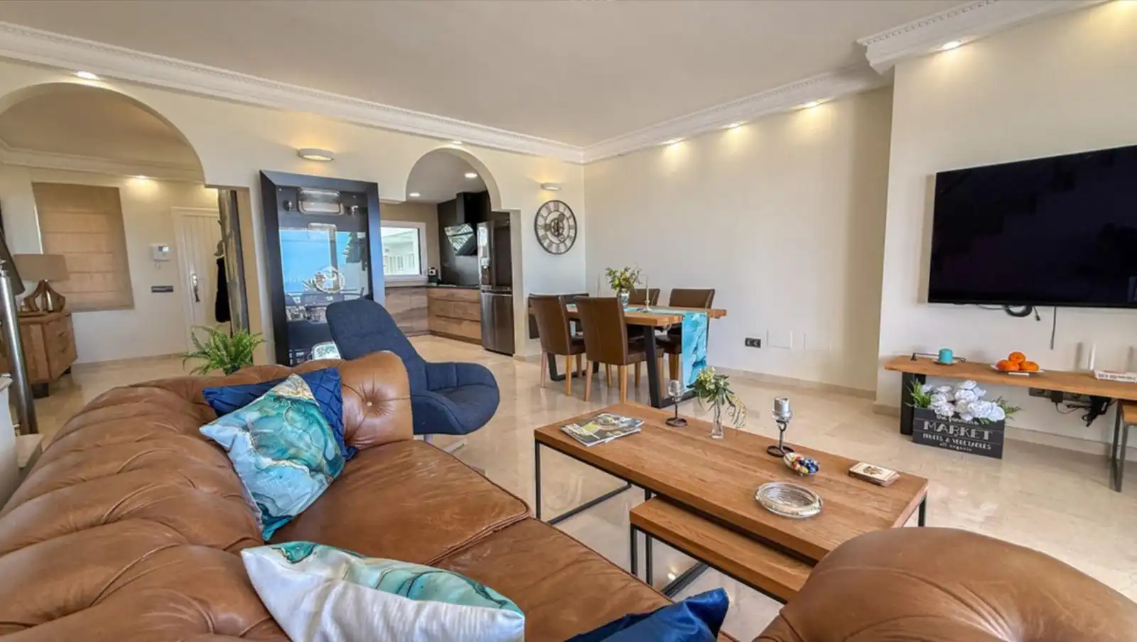 Sala d'estar de Àtic de lloguer en Marbella amb Aire condicionat, Terrassa i Piscina