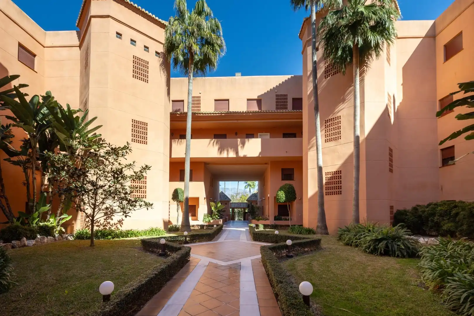 Außenansicht von Dachboden zum Verkauf in Motril mit Klimaanlage, Terrasse und Abstellraum