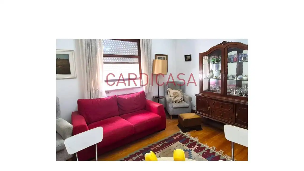 Sala d'estar de Pis en venda en Vigo  amb Calefacció i Moblat