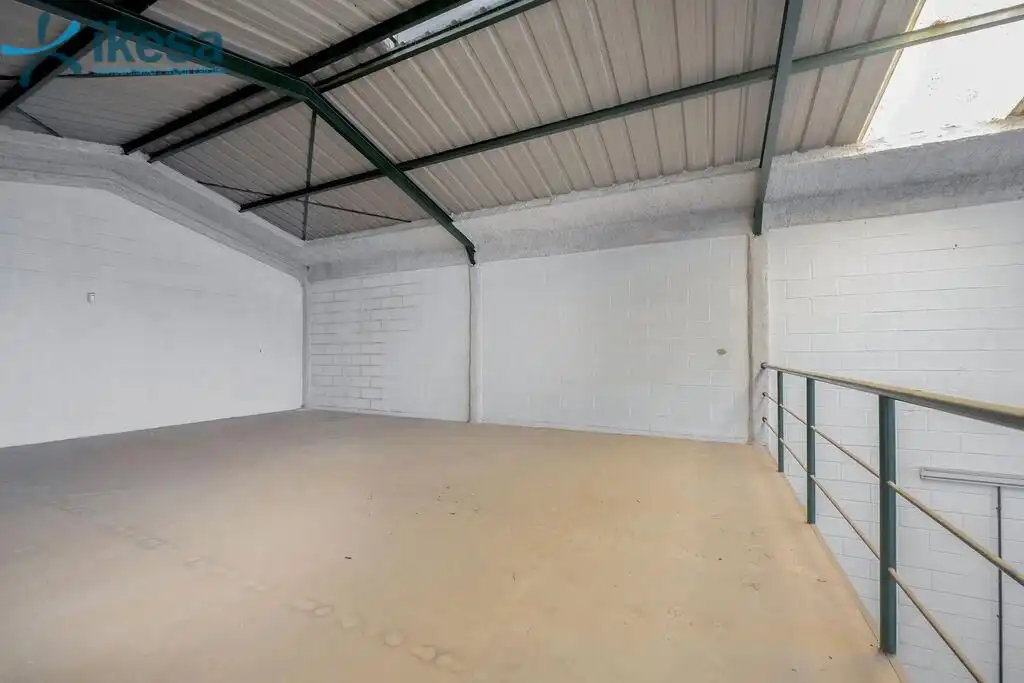 Fabrikhallen zum Verkauf in Nuevo Parque - Los Rosales - Tráfico Pesado