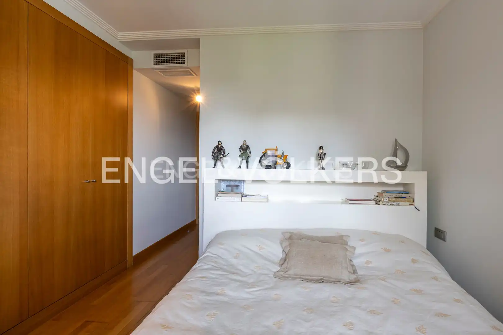 Bedroom of Apartments for sale in Madrid  with Air Conditioner, Heating and Parquet flooring