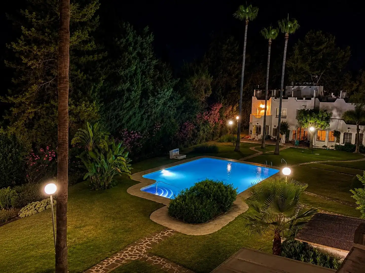 Piscina de Casa adosada en venda en Marbella amb Aire condicionat, Terrassa i Piscina