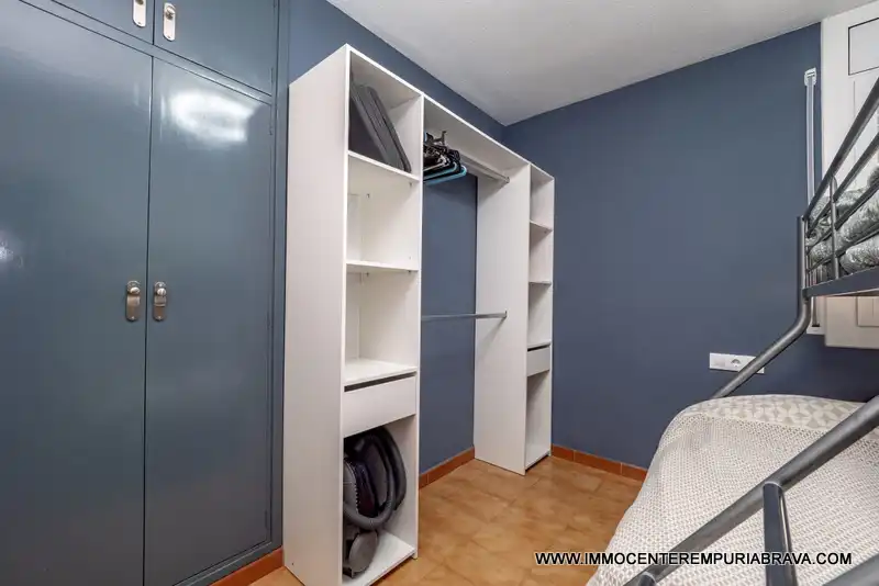 Habitación de Apartamento en venta en Empuriabrava con Aire acondicionado, Calefacción y Terraza