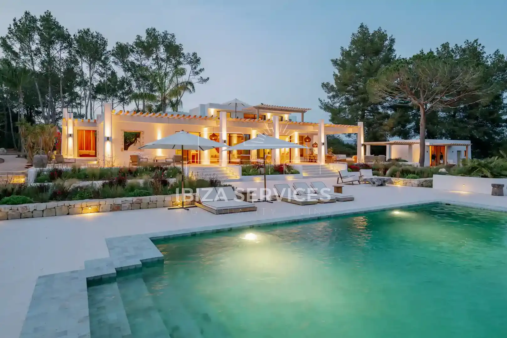 Außenansicht von Haus oder Chalet zum Verkauf in Santa Eulària des Riu mit Klimaanlage und Schwimmbad