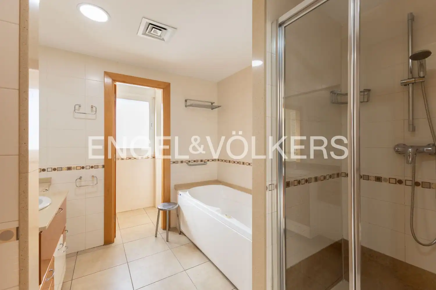 Bathroom of Detached homes for rent in Castellón de la Plana / Castelló de la Plana  with Air Conditioner, Heating and Private garden