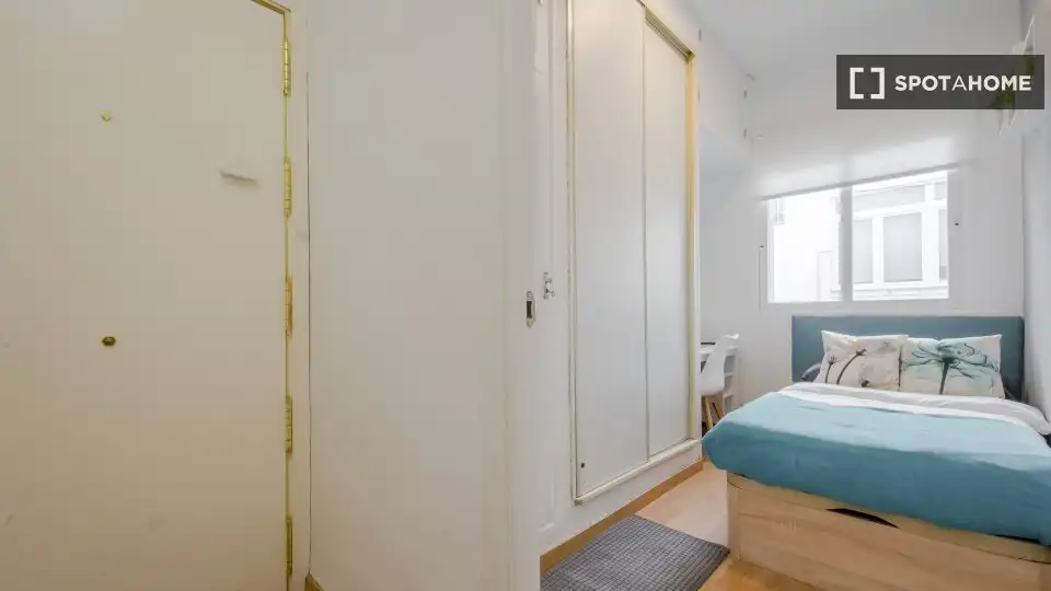 Schlafzimmer von Wohnung zur Miete in Madrid mit Klimaanlage, Heizung und Möbliert