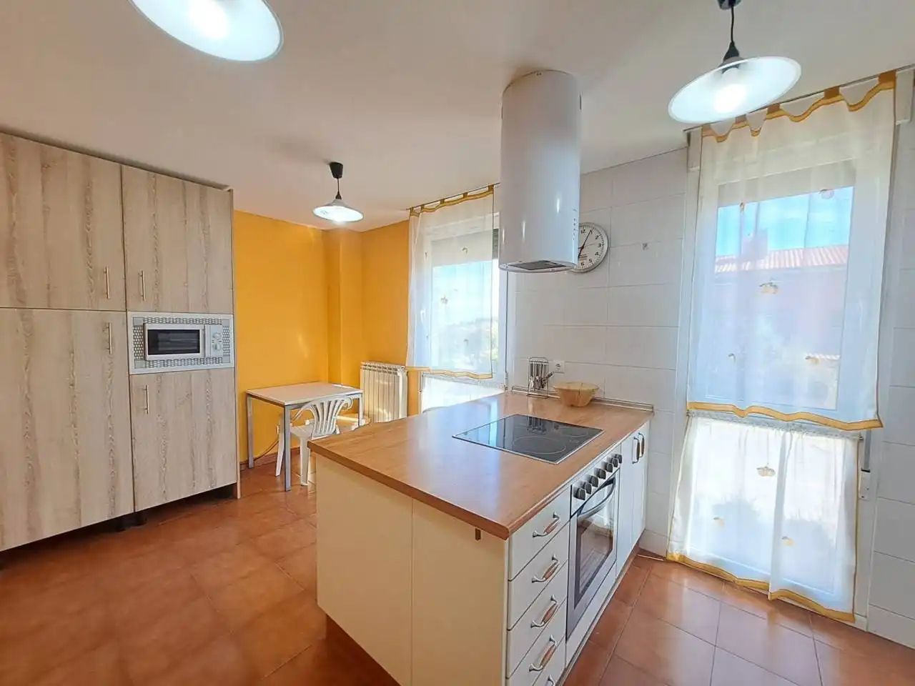 Cocina de Casa o chalet en venta en Valdorros con Calefacción, Jardín privado y Parquet