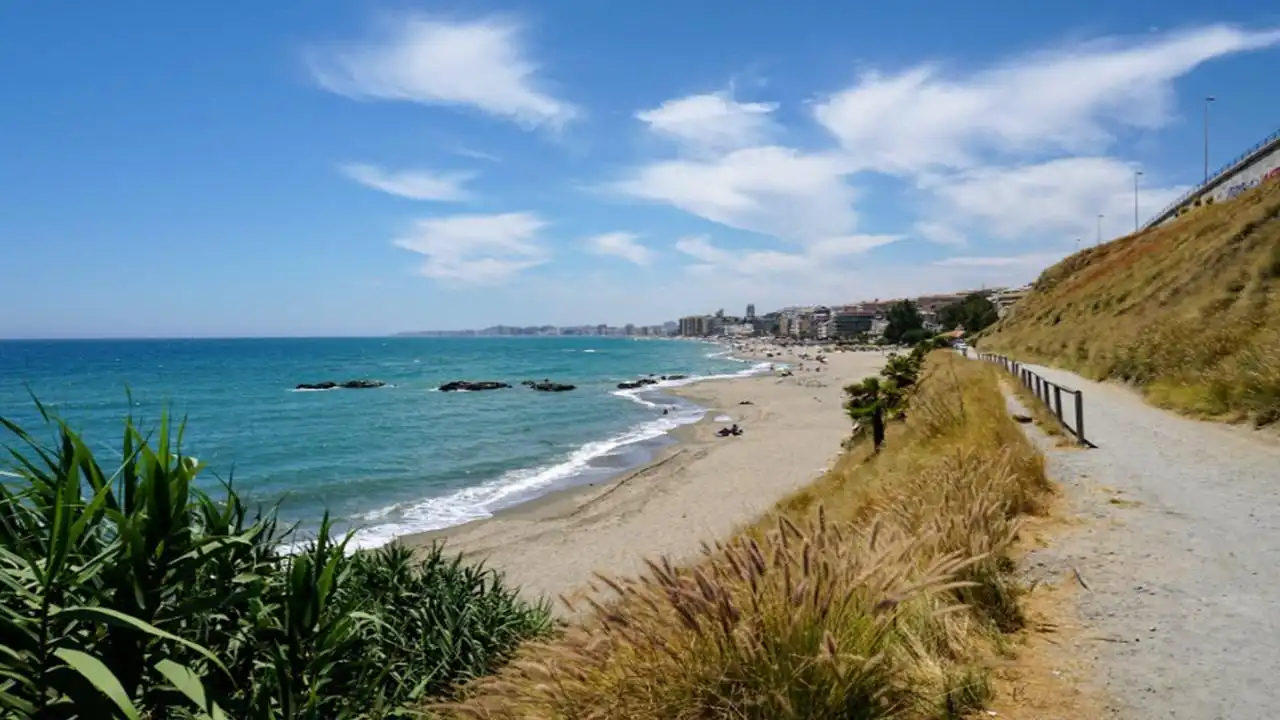 Außenansicht von Wohnung zum Verkauf in Benalmádena mit Klimaanlage, Privatgarten und Abstellraum