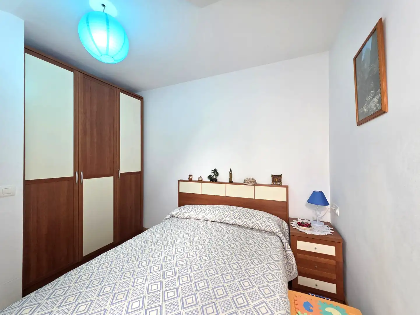 Schlafzimmer von Wohnung zur Miete in Nava mit Heizung