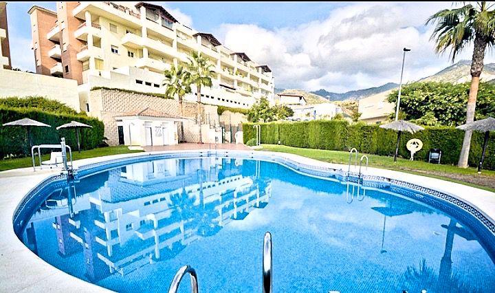 Vista exterior de Pis en venda en Benalmádena amb Terrassa i Moblat