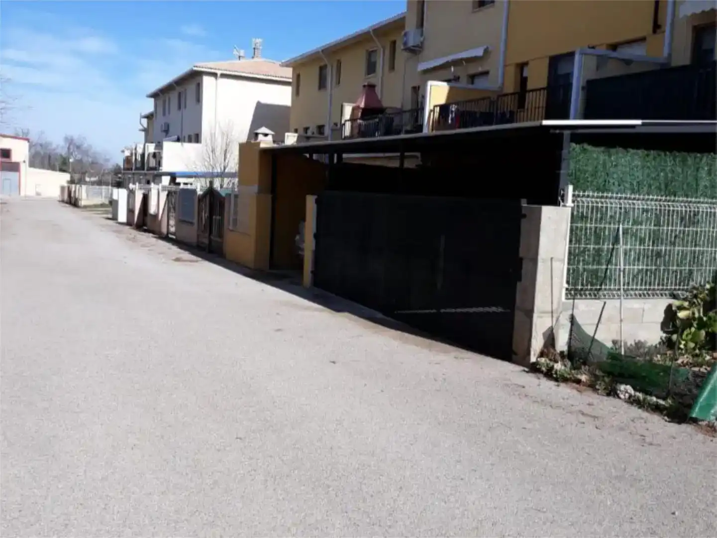 Vista exterior de Casa adosada en venda en Aguaviva amb Balcó
