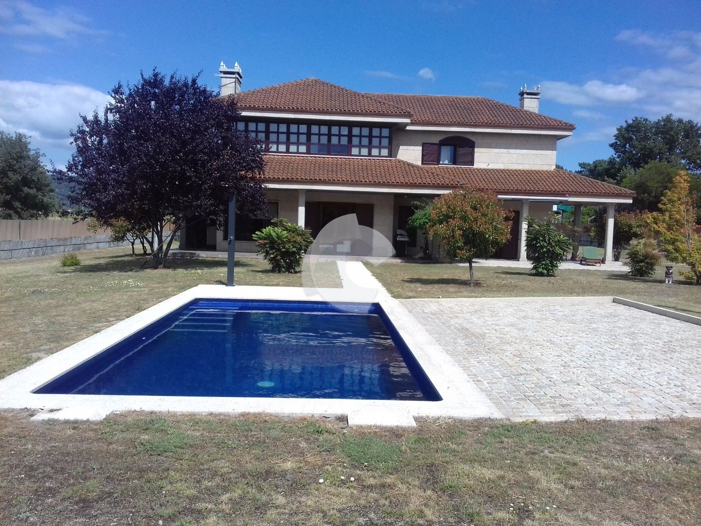Piscina de Casa o chalet de alquiler en San Cibrao das Viñas con Jardín privado