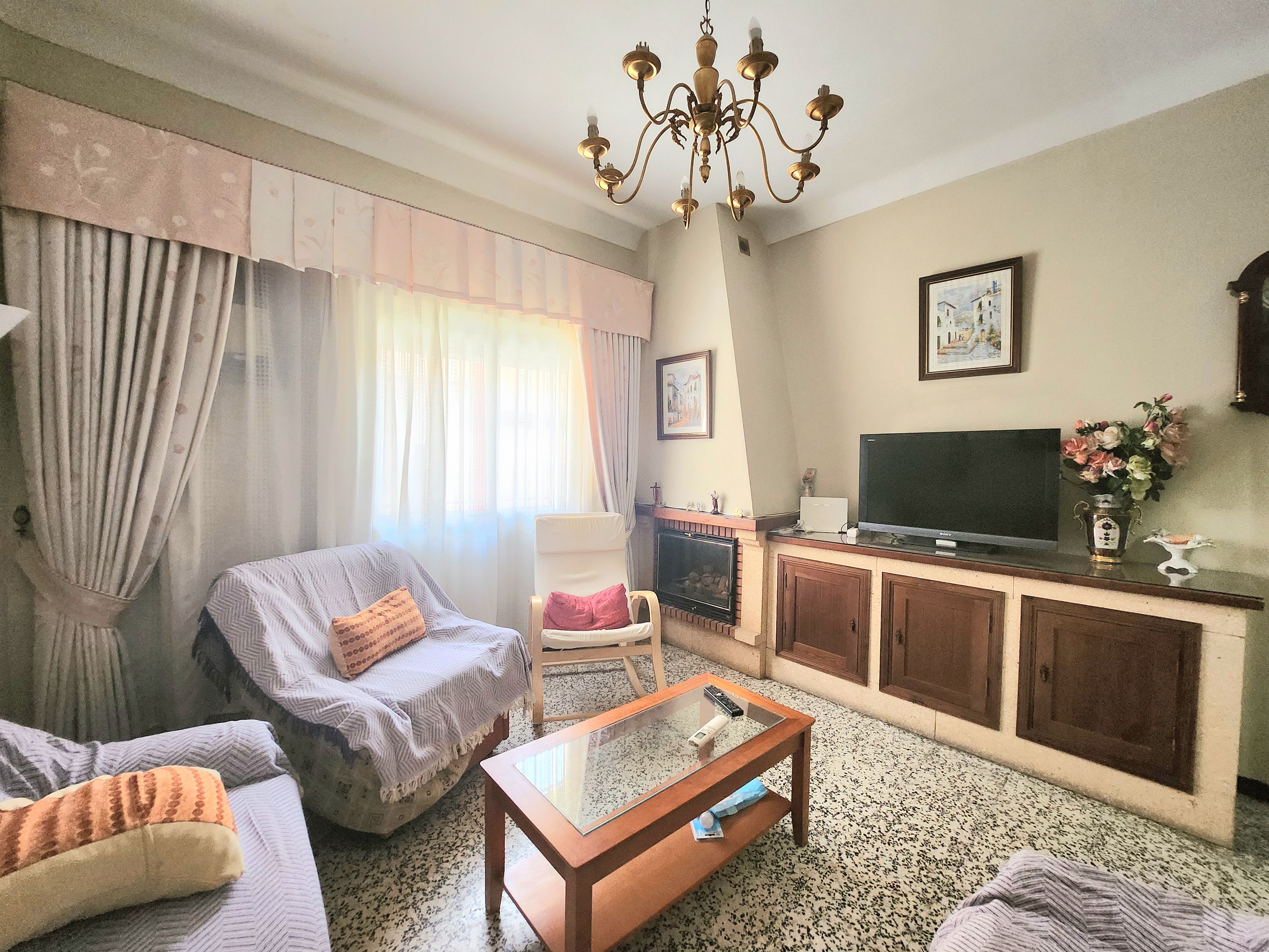 Sala de estar de Casa o chalet en venta en Alcalá de Guadaira con Aire acondicionado, Terraza y Trastero