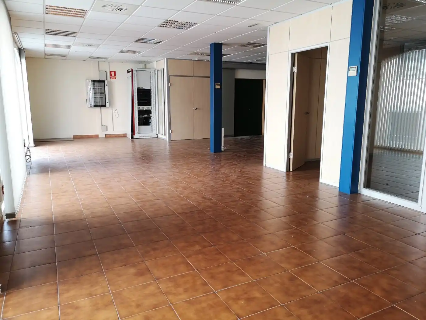 Oficina en venta en Igualada con Calefacción