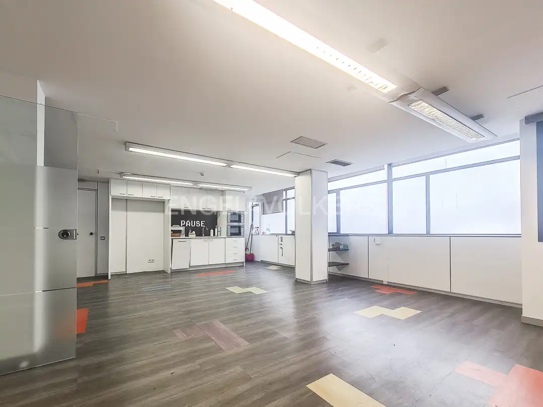 Büro zur Miete in Barcelona mit Klimaanlage, Heizung und Möbliert
