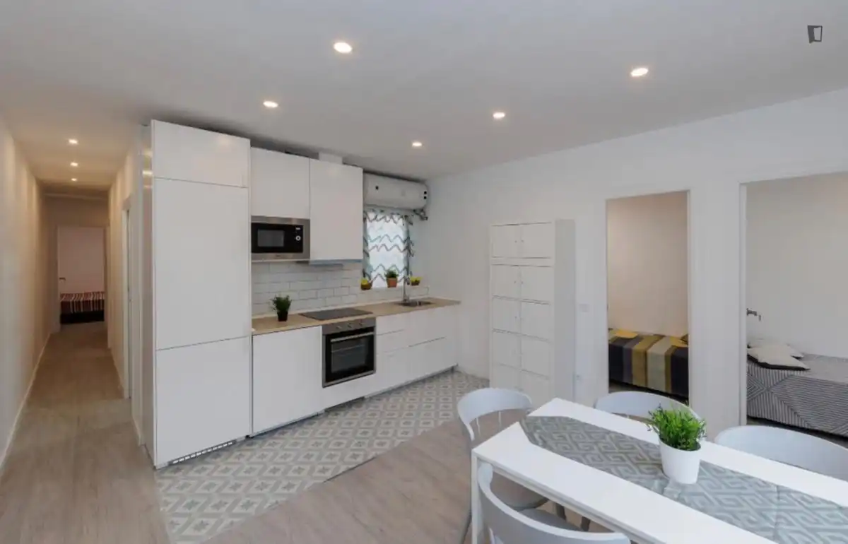 Cocina de Apartamento para compartir en L'Hospitalet de Llobregat con Amueblado, Horno y Lavadora