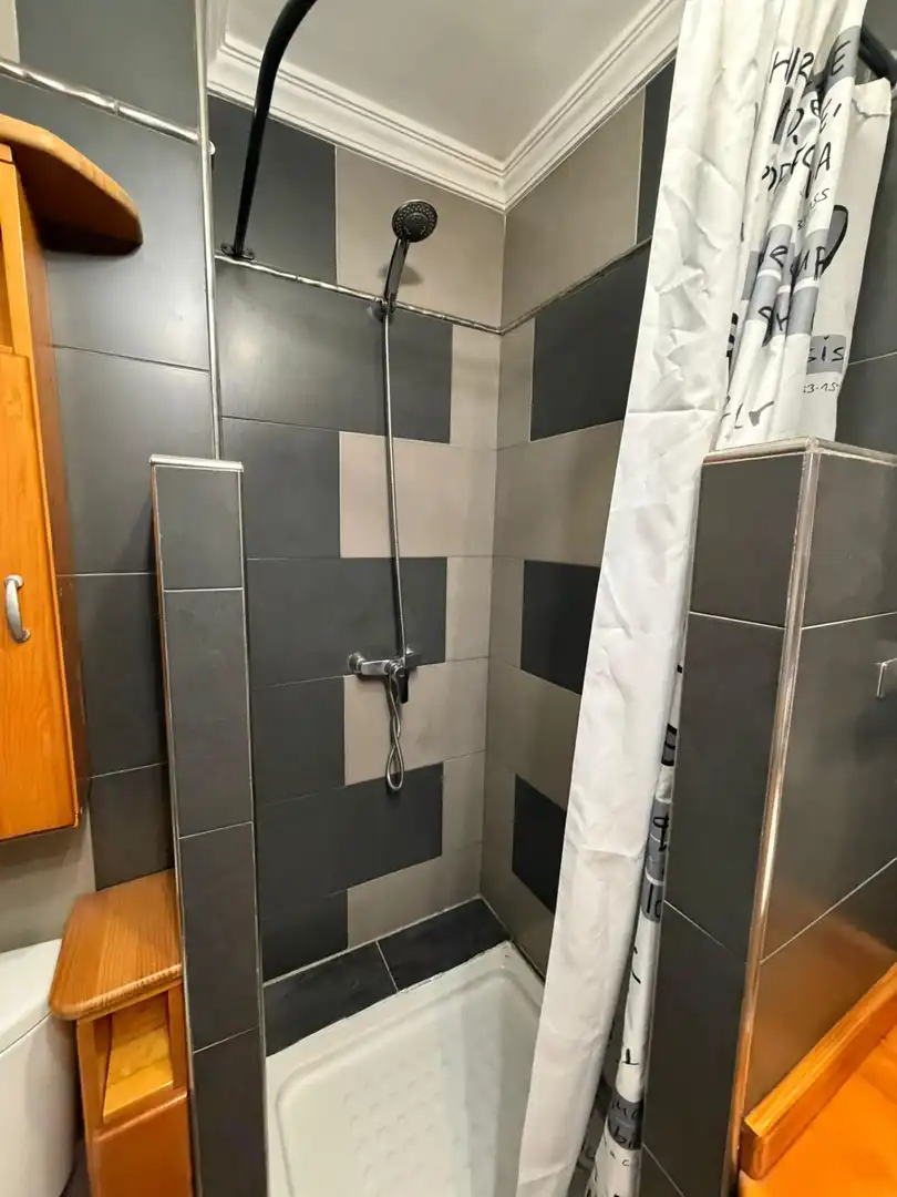 Baño de Piso de alquiler en Madrid con Aire acondicionado y Calefacción